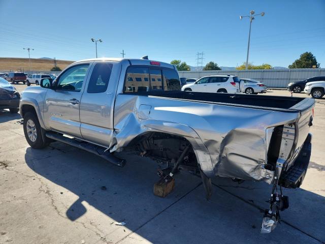 5TFSZ5ANXJX150728 - 2018 TOYOTA TACOMA ACCESS CAB Silber Foto 2