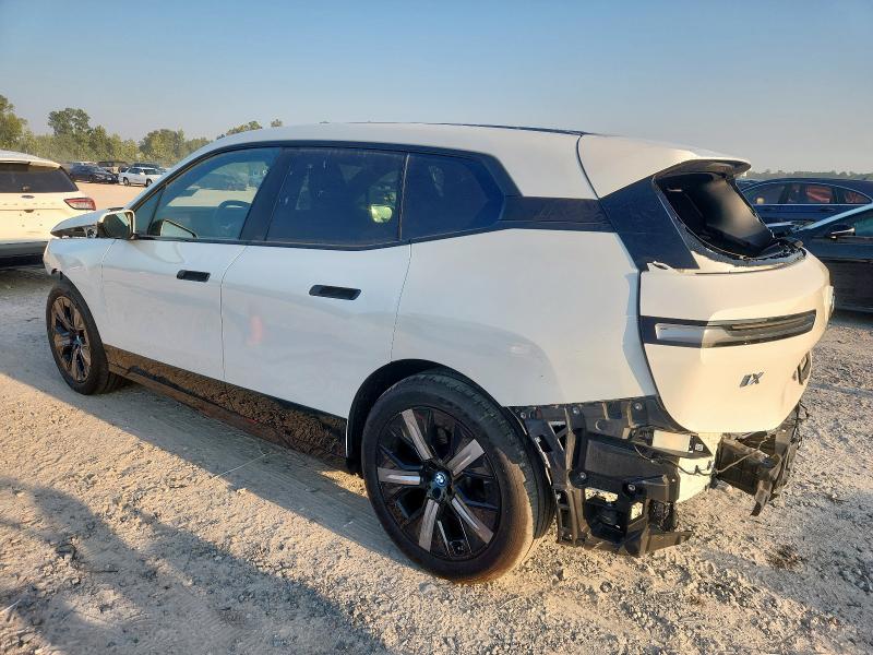 WB523CF08SCS46185 - 2025 BMW IX XDRIVE50 WHITE photo 2