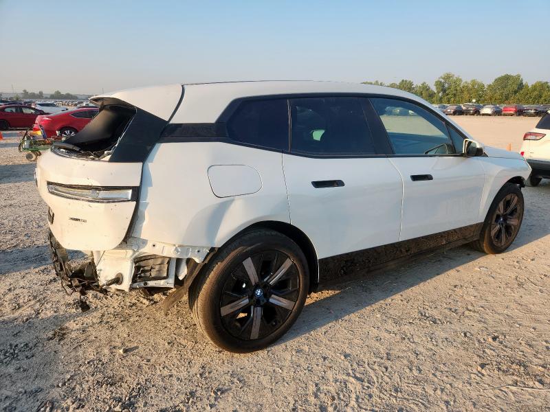 WB523CF08SCS46185 - 2025 BMW IX XDRIVE50 WHITE photo 3