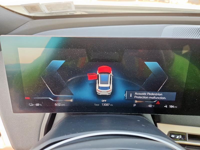 WB523CF08SCS46185 - 2025 BMW IX XDRIVE50 WHITE photo 9