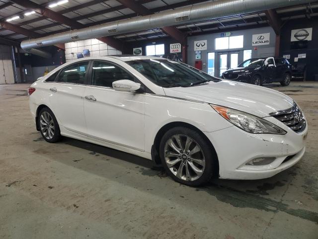 5NPEC4AB7BH187201 - 2011 HYUNDAI SONATA SE WHITE photo 4