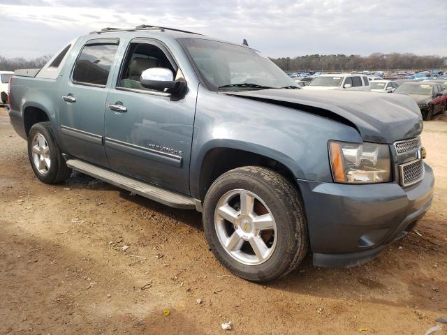 3GNMCFE07BG363552 - 2011 CHEVROLET AVALANCHE LT BLUE photo 4