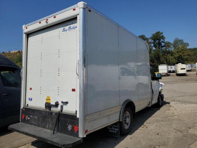 1HA0GRF76RN015036 - 2024 CHEV EXPRESS G3500 WHITE photo 3