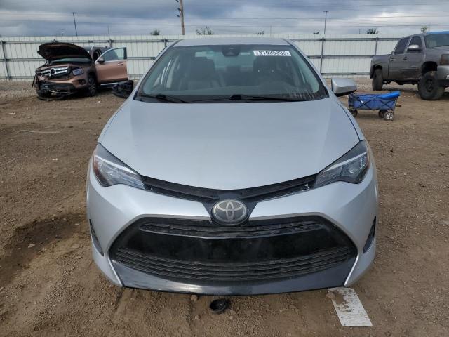 2T1BURHE8JC098901 - 2018 TOYOTA COROLLA L Күміс фото 5