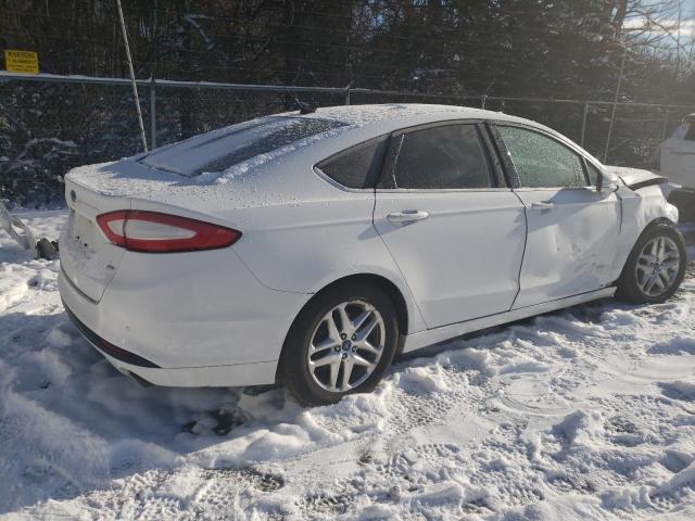 3FA6P0H75GR299735 - 2016 FORD FUSION SE WHITE photo 3