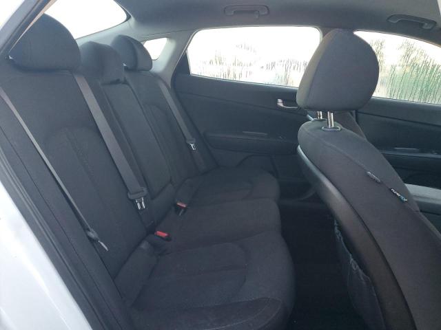 5XXGT4L31JG233436 - 2018 KIA OPTIMA LX WHITE photo 10