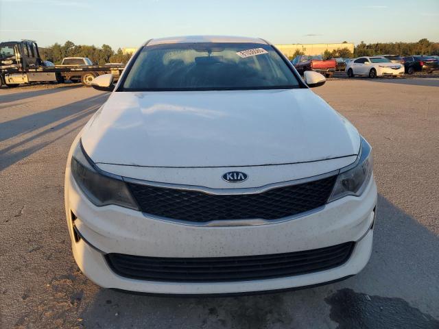 5XXGT4L31JG233436 - 2018 KIA OPTIMA LX WHITE photo 5