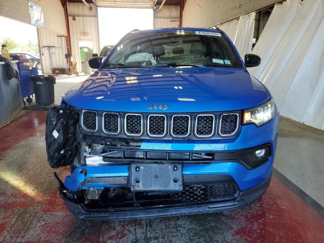 3C4NJDBN5PT531047 - 2023 JEEP COMPASS LATITUDE Blau Foto 5
