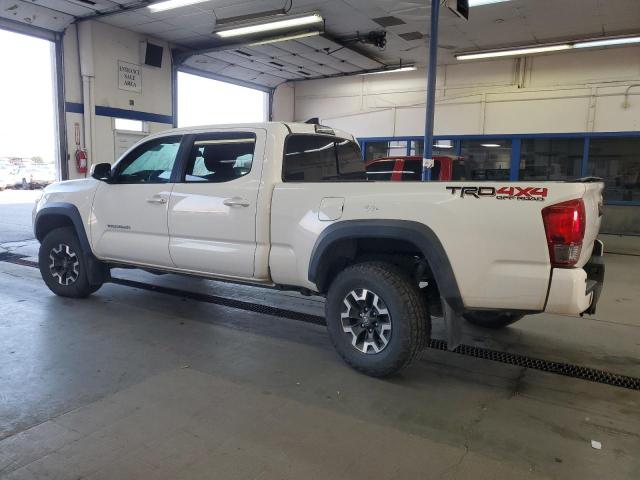 3TMDZ5BN8HM026058 - 2017 TOYOTA TACOMA DOUBLE CAB WHITE photo 2