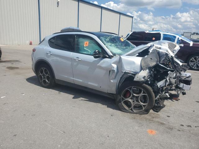 ZASPAKBN0N7D46121 - 2022 ALFA ROMEO STELVIO TI SILVER photo 4