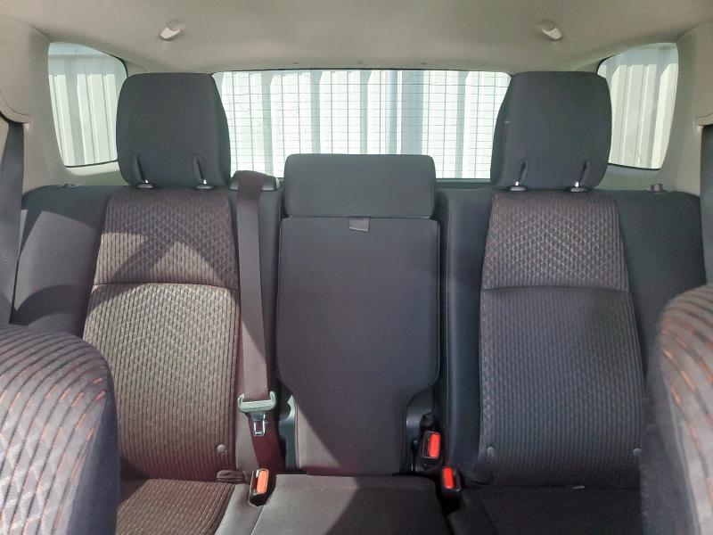 JTEZU5JR9B5021808 - 2011 TOYOTA 4RUNNER SR5 WHITE photo 10