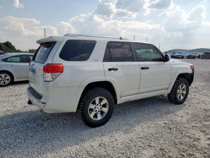 JTEZU5JR9B5021808 - 2011 TOYOTA 4RUNNER SR5 WHITE photo 3
