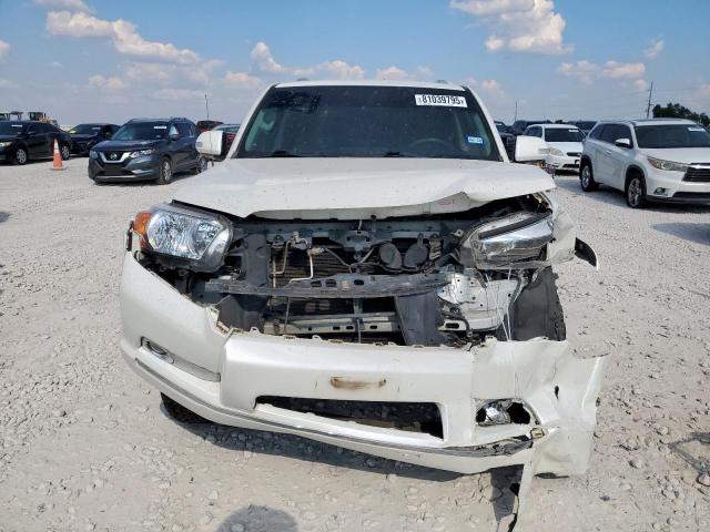 JTEZU5JR9B5021808 - 2011 TOYOTA 4RUNNER SR5 WHITE photo 5