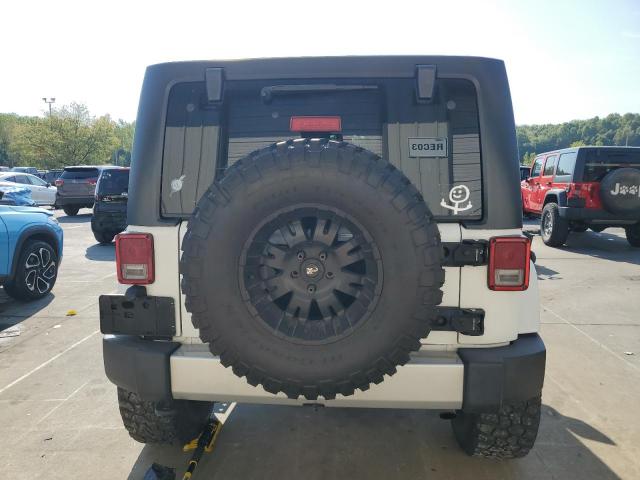 1J4BA5H18BL623829 - 2011 JEEP WRANGLER U SAHARA أبيض صورة 6