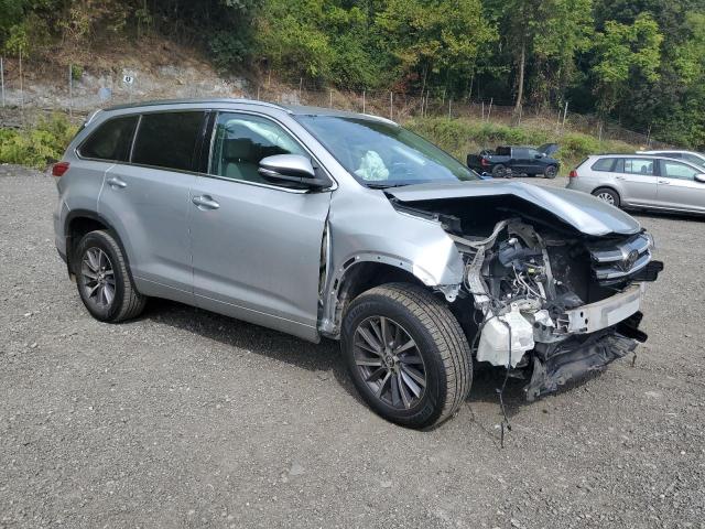 5TDJZRFH8HS365420 - 2017 TOYOTA HIGHLANDER SE SILVER photo 4