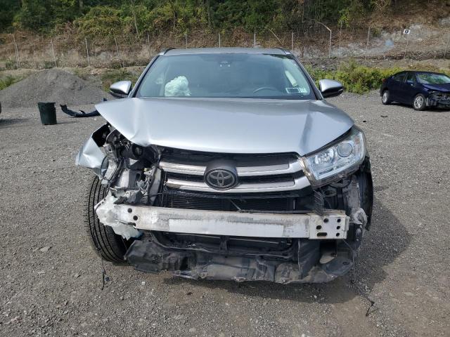 5TDJZRFH8HS365420 - 2017 TOYOTA HIGHLANDER SE SILVER photo 5