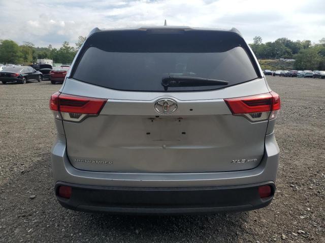 5TDJZRFH8HS365420 - 2017 TOYOTA HIGHLANDER SE SILVER photo 6