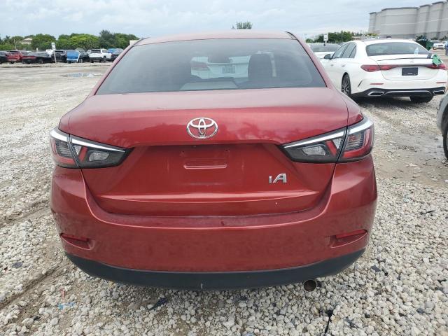 3MYDLBYV6JY304253 - 2018 TOYOTA YARIS IA Rojo foto 6
