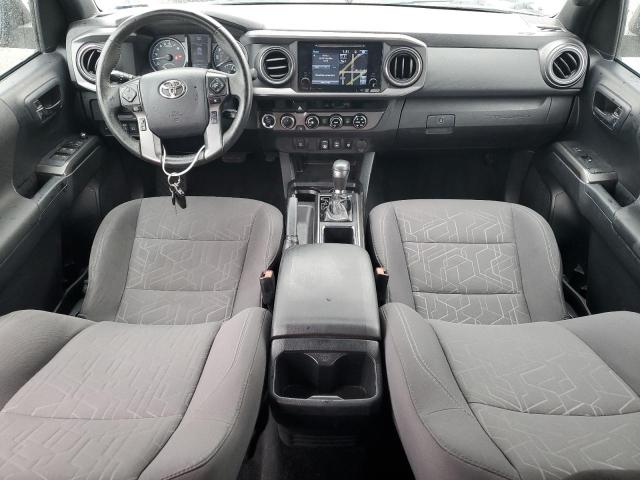 5TFCZ5AN6JX136992 - 2018 TOYOTA TACOMA DOUBLE CAB Gümüş fotoğraf 8