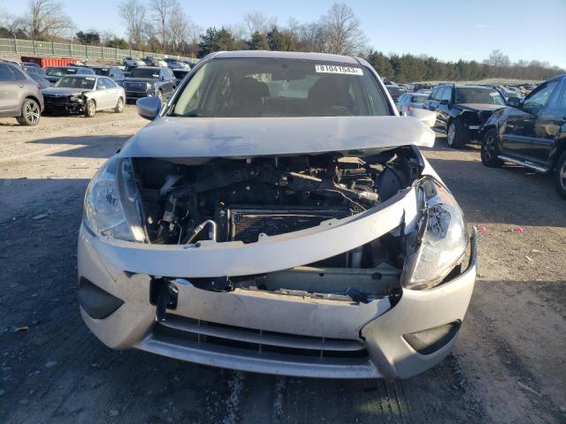 3N1CN7AP3KL823663 - 2019 NISSAN VERSA S SILVER photo 5