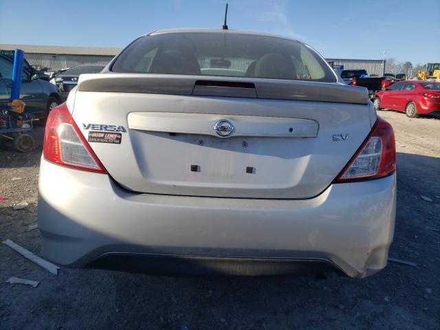 3N1CN7AP3KL823663 - 2019 NISSAN VERSA S SILVER photo 6