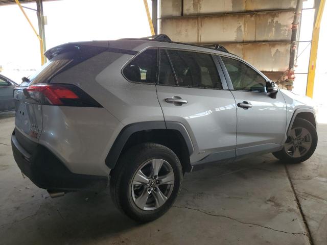 4T3RWRFV6RU139569 - 2024 TOYOTA RAV4 XLE 银色 照片 3