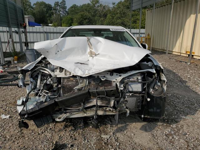 5YFBURHEXJP761630 - 2018 TOYOTA COROLLA L WHITE photo 5