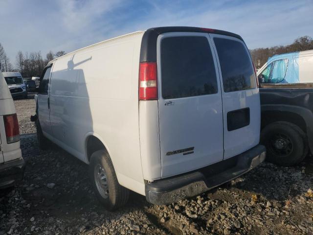 1GCWGFBG6D1173136 - 2013 CHEVROLET EXPRESS G2 WHITE photo 2