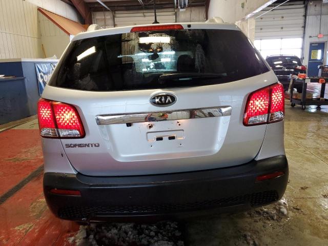 5XYKT4A65CG239777 - 2012 KIA SORENTO BASE SILVER photo 6