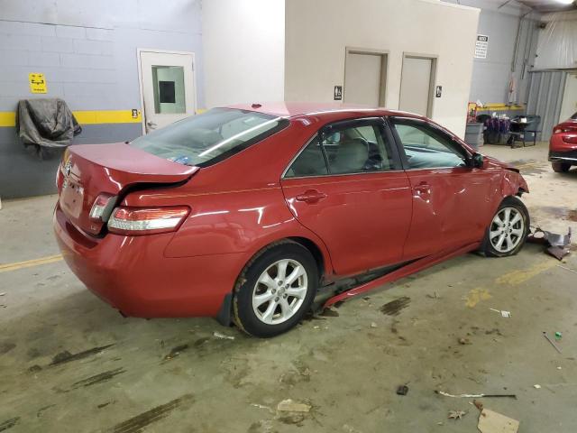 4T1BF3EK6BU592336 - 2011 TOYOTA CAMRY BASE RED photo 3