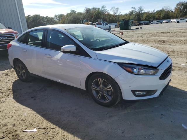 1FADP3FE8HL218799 - 2017 FORD FOCUS SE WHITE photo 4