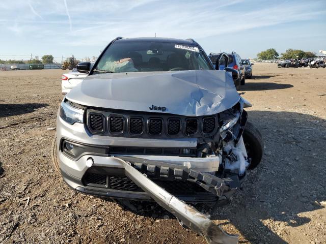 3C4NJDBN3PT526994 - 2023 JEEP COMPASS LATITUDE 银色 照片 5