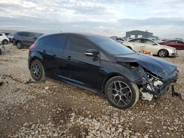 1FADP3K26FL363705 - 2015 FORD FOCUS SE BLACK photo 4