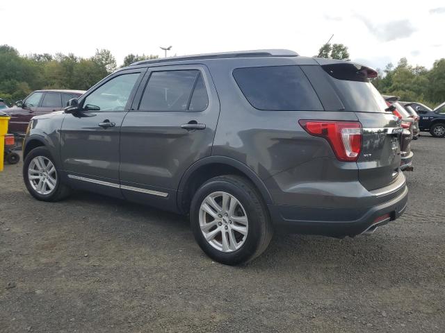 1FM5K8D8XJGB37675 - 2018 FORD EXPLORER XLT GRAY photo 2