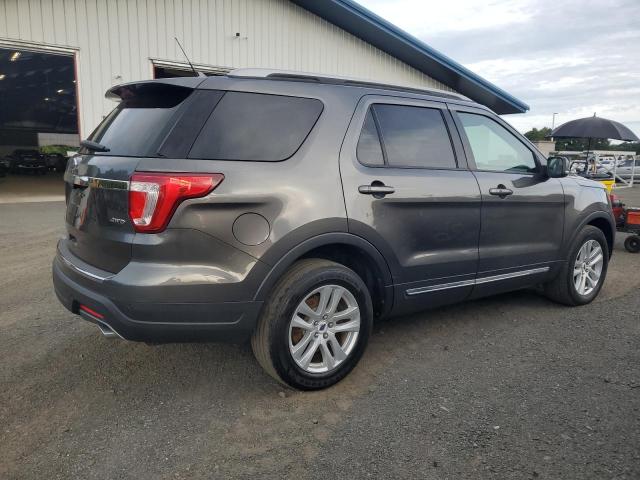 1FM5K8D8XJGB37675 - 2018 FORD EXPLORER XLT GRAY photo 3