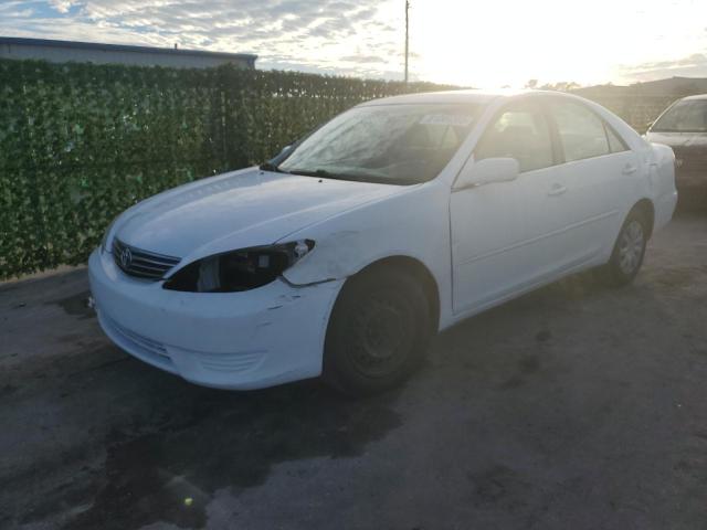 4T1BE32K65U002972 - 2005 TOYOTA CAMRY LE WHITE photo 1
