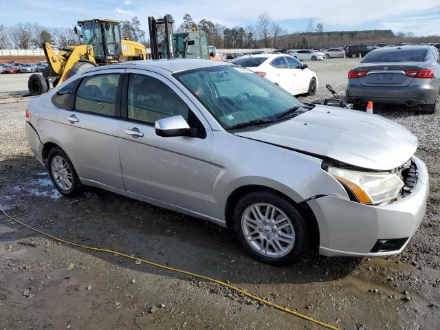 1FAHP35N59W123832 - 2009 FORD FOCUS SE SILVER photo 4