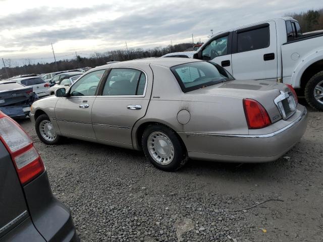 1LNHM81WXYY932725 - 2000 LINCOLN TOWN CAR EXECUTIVE GOLD photo 2