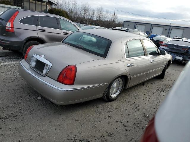 1LNHM81WXYY932725 - 2000 LINCOLN TOWN CAR EXECUTIVE GOLD photo 3