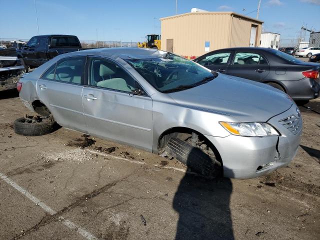 4T1BK46KX7U025330 - 2007 TOYOTA CAMRY LE SILVER photo 4