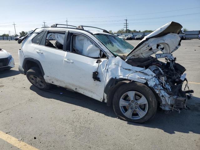 4T3RWRFVXNU056348 - 2022 TOYOTA RAV4 XLE WHITE photo 4