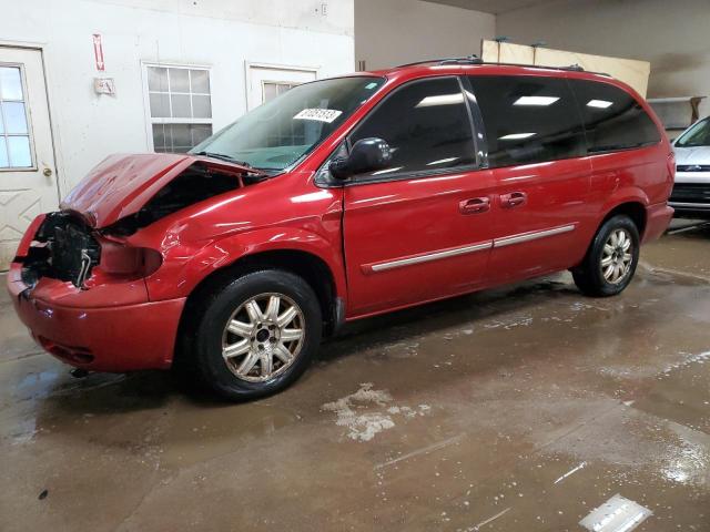 2C4GP54L85R460158 - 2005 CHRYSLER TOWN & COU TOURING RED photo 1