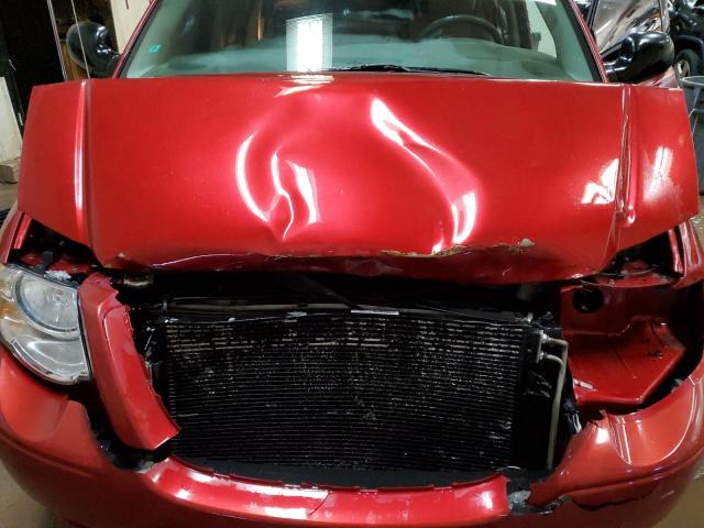 2C4GP54L85R460158 - 2005 CHRYSLER TOWN & COU TOURING RED photo 12