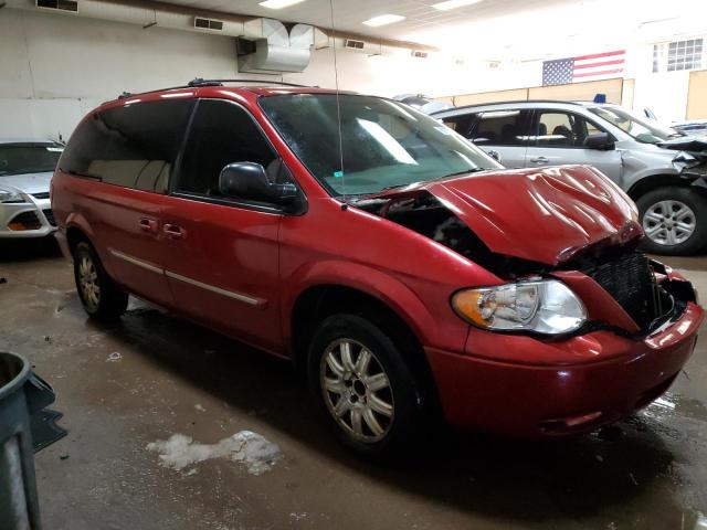 2C4GP54L85R460158 - 2005 CHRYSLER TOWN & COU TOURING RED photo 4