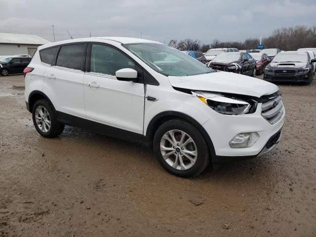 1FMCU0GD7KUB30309 - 2019 FORD ESCAPE SE WHITE photo 4