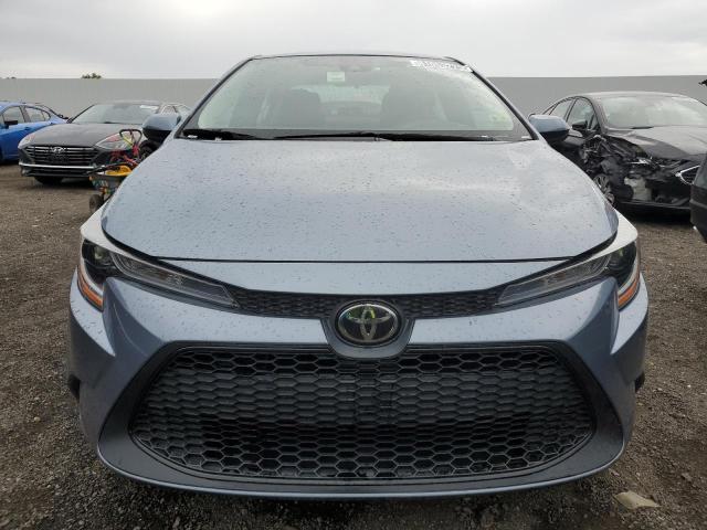 5YFEPMAE0NP302484 - 2022 TOYOTA COROLLA LE BLUE photo 5