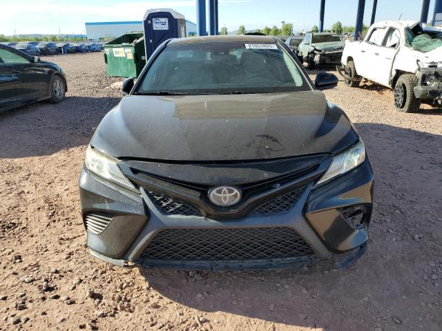 4T1B11HK8JU525282 - 2018 TOYOTA CAMRY L BLACK photo 5