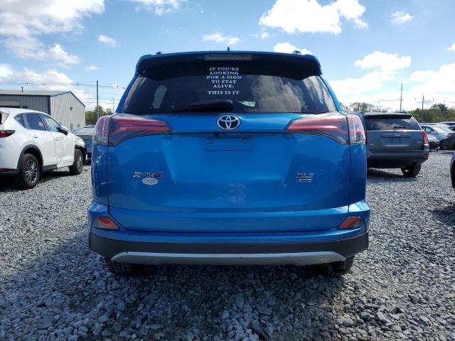 JTMRFREV7HJ129986 - 2017 TOYOTA RAV4 XLE ლურჯი ფოტო 6