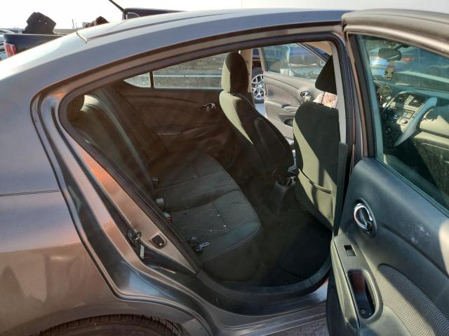 3N1CN7AP1GL828920 - 2016 NISSAN VERSA S GRAY photo 10