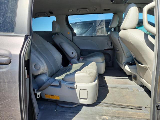 5TDDK3DC9CS048583 - 2012 TOYOTA SIENNA XLE Сұр фото 11